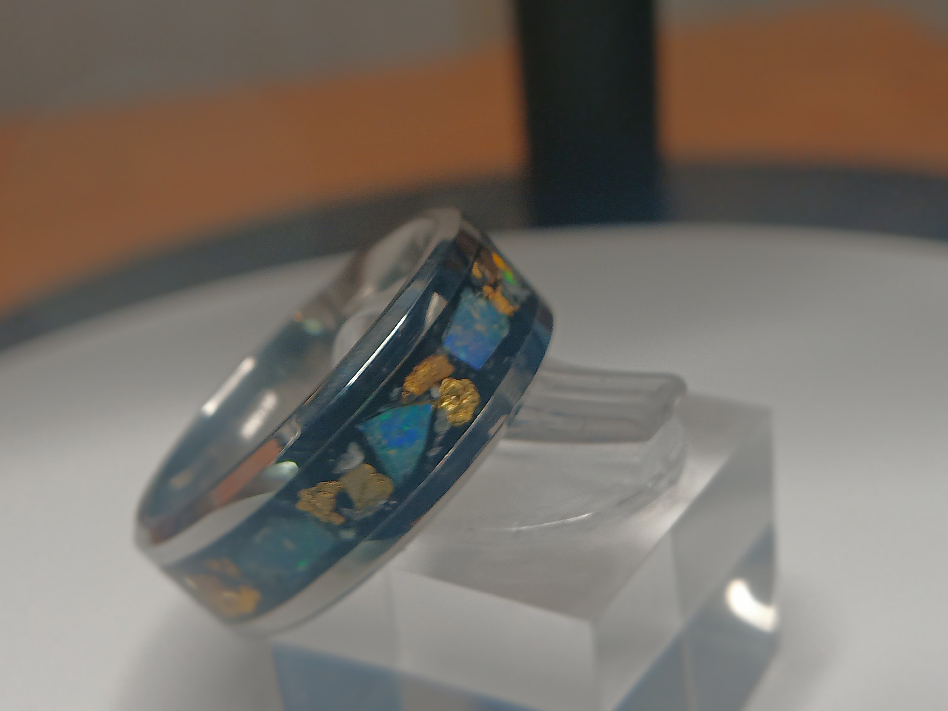 Gold and opals inlay ring