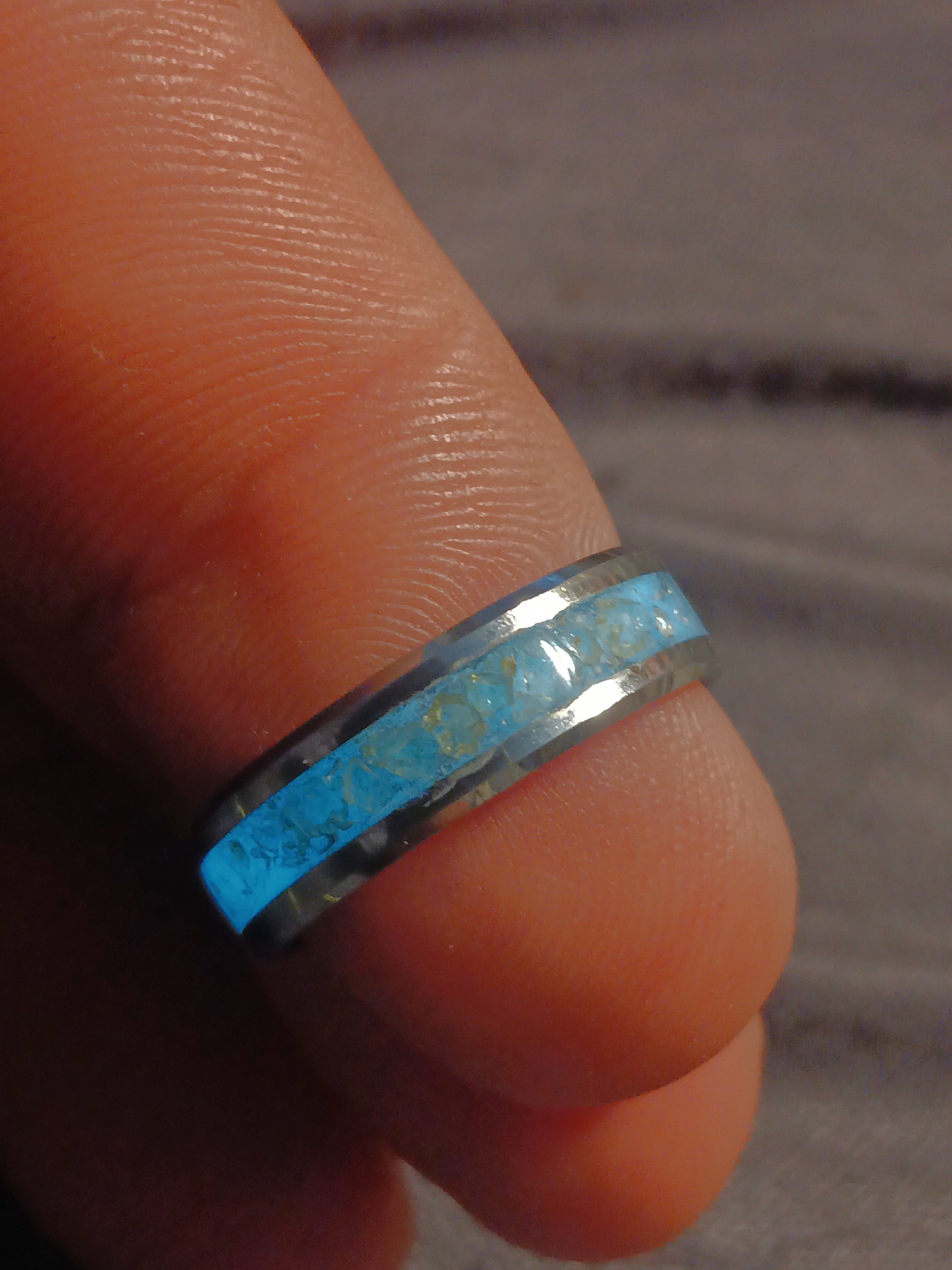 Tungsten Peridot glowring